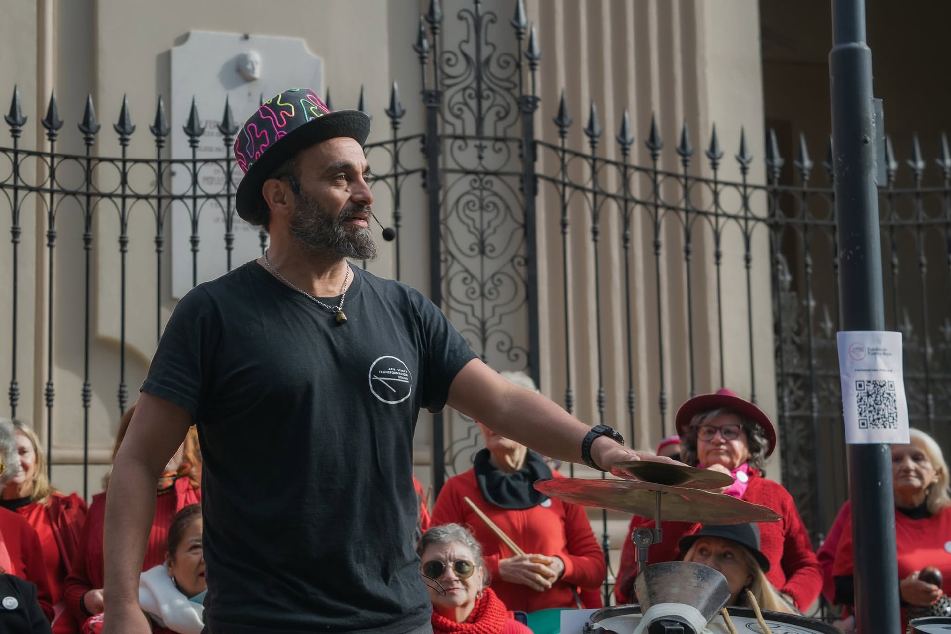 Lukas Esquivel inició la propuesta en 2015 como un taller de percusión que luego se consolidó como ensamble musical.