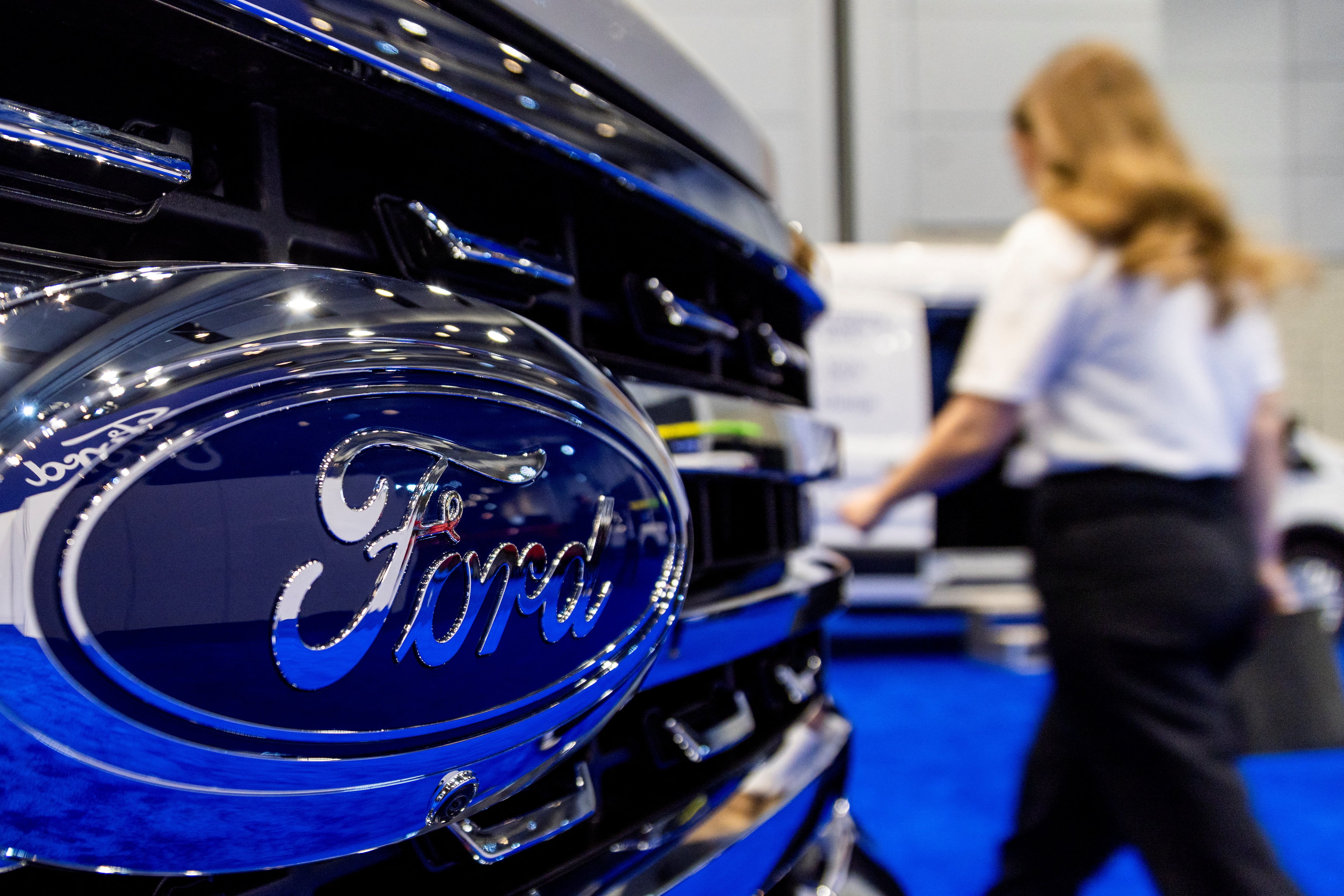 La pérdida de iluminación exterior incrementa el riesgo de accidentes e incumple la norma federal de seguridad FMVSS 108. (REUTERS/Carlos Osorio)