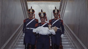 Granaderos, villancicos y el Niño