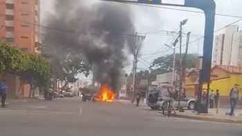 Ola de incendios de autos en Venezuela no cesa; aumentan dudas sobre calidad de los combustibles