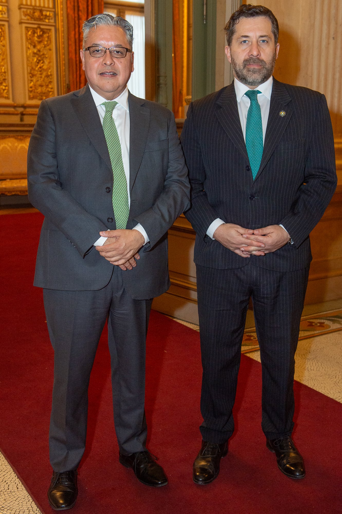El relacionista diplomático Ariel Blufstein y el director Nacional de Inteligencia Criminal, Ramiro Anzit Guerrero