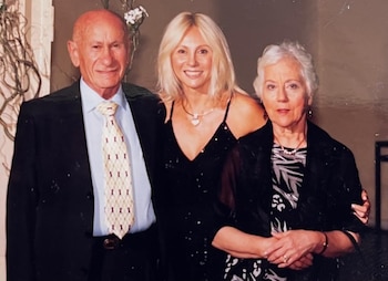 Ana Rosenfeld y sus padres,