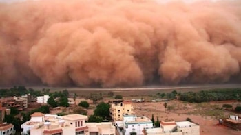 Aplazan suspensión de clases escolares en Tacna tras tormenta de arena y ventarrones