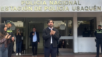 Samuel Adrián, el creador mexicano y director del documental ‘Colombia: fábrica de niños trans’, fue dejado en libertar tras diez días de arresto