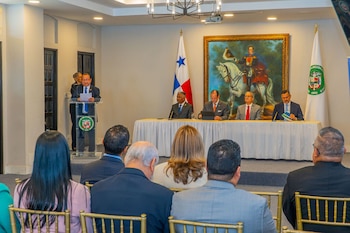 Autoridades de Salud, Cancillería, Senacyt, BCIE y el CRIVB AIP participaron en la firma de la asistencia técnica. Cortesía