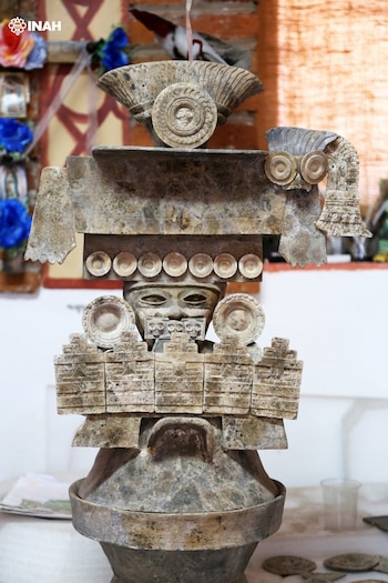 El incensario mide 82 centímetros