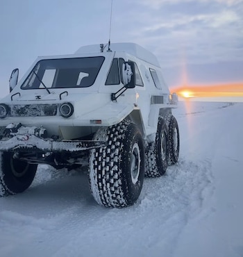 Para llegar a la tribu de los nenets Darío debió trasladarse en vehículos especiales para nieve y hacer un viaje que duró 10 horas