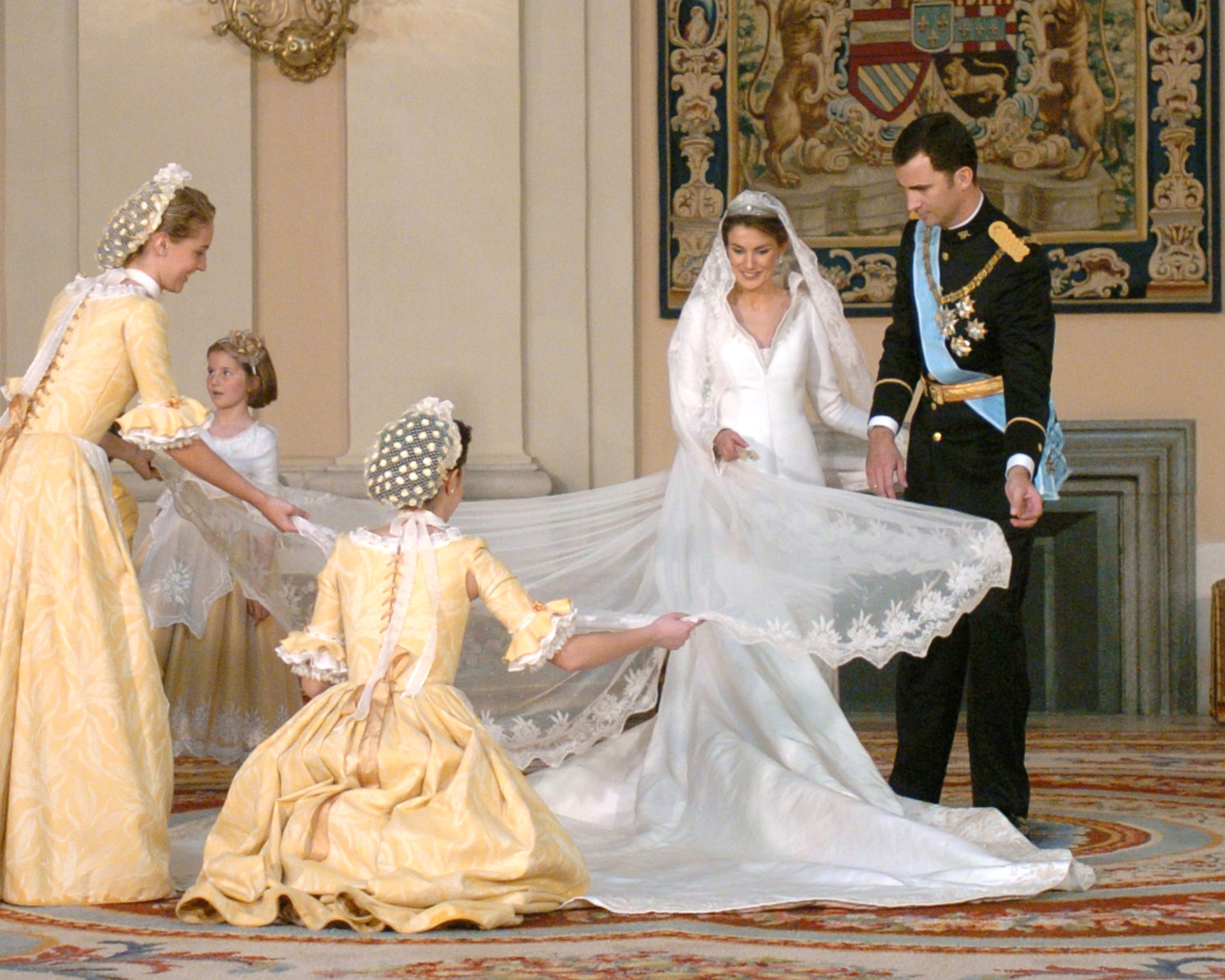 El vestido de la boda de la reina Letizia. (EFE/Alberto Estévez/Archivo).
