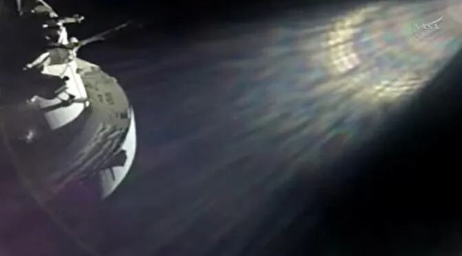 La nave espacial Orión y la tripulación de Artemis II captaron imágenes inéditas al cruzar el lado oculto de la Luna (NASA)
