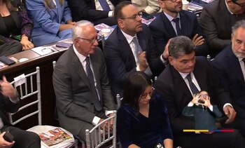 El presidente le rindió un