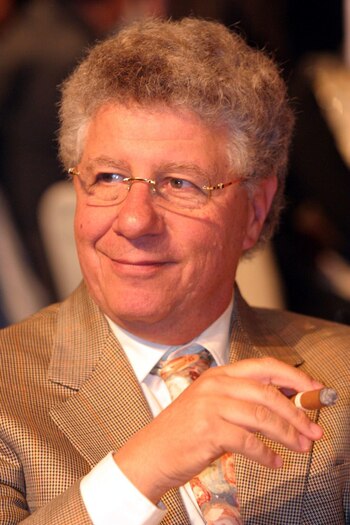 Alazraki es un miembro activo