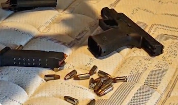 Durante las intervenciones policiales fueron decomisados tres kilos de cocaína, dinero en efectivo y armas, según el reporte preliminar. Crédito: MSP
