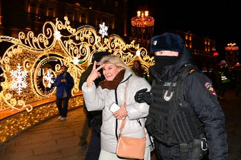 Una mujer detenida durante una