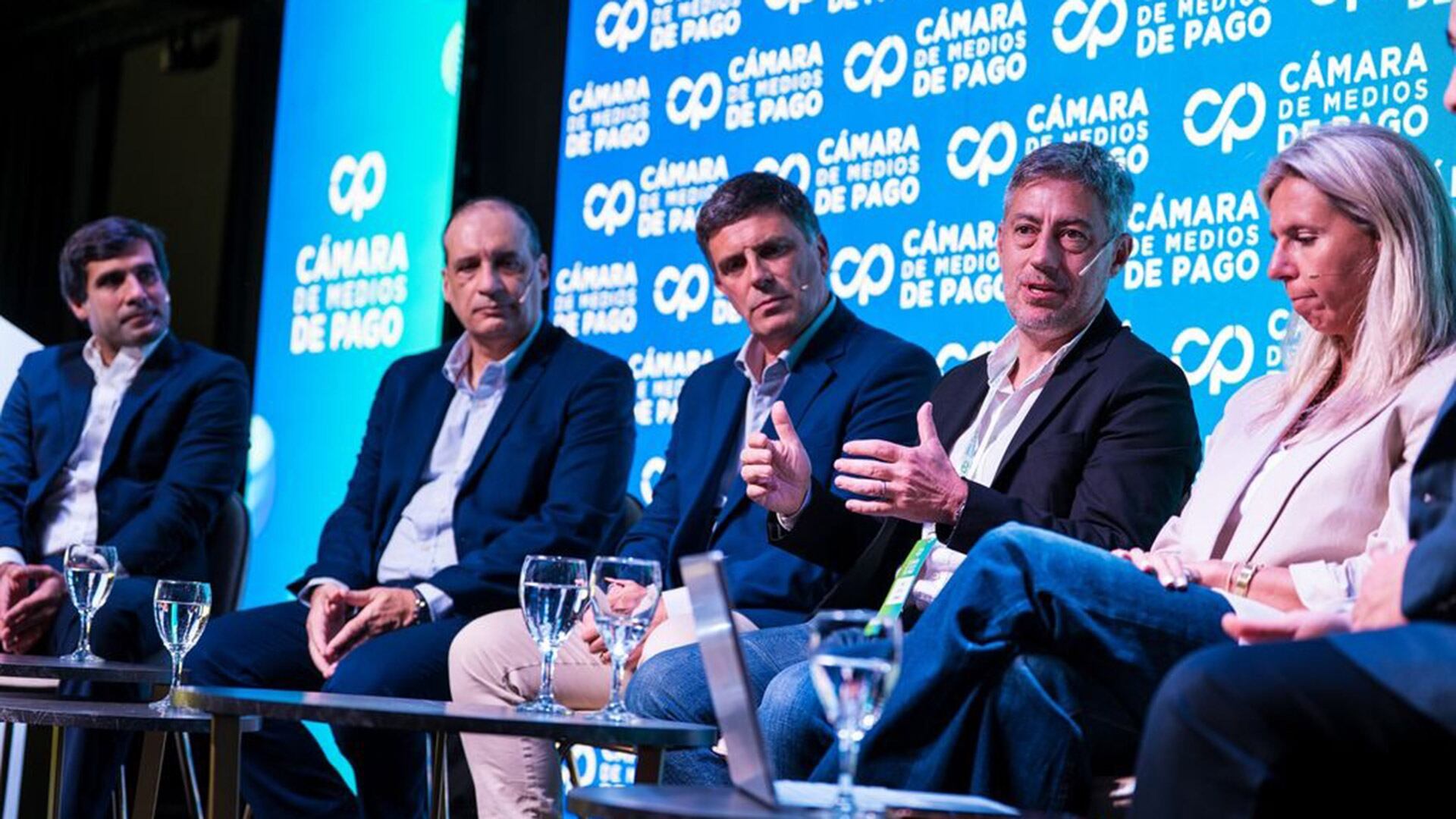 En el panel “Pagos en movimiento: la agenda de las marcas líderes”, participaron representantes de Cabal, American Express, Visa, Mastercard y NaranjaX