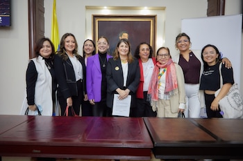 Iris Marín impulsa ley para que las mujeres alcancen el 50% en los tribunales superiores - crédito Defensoría del Pueblo
