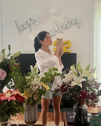 Lali y su gato Villano