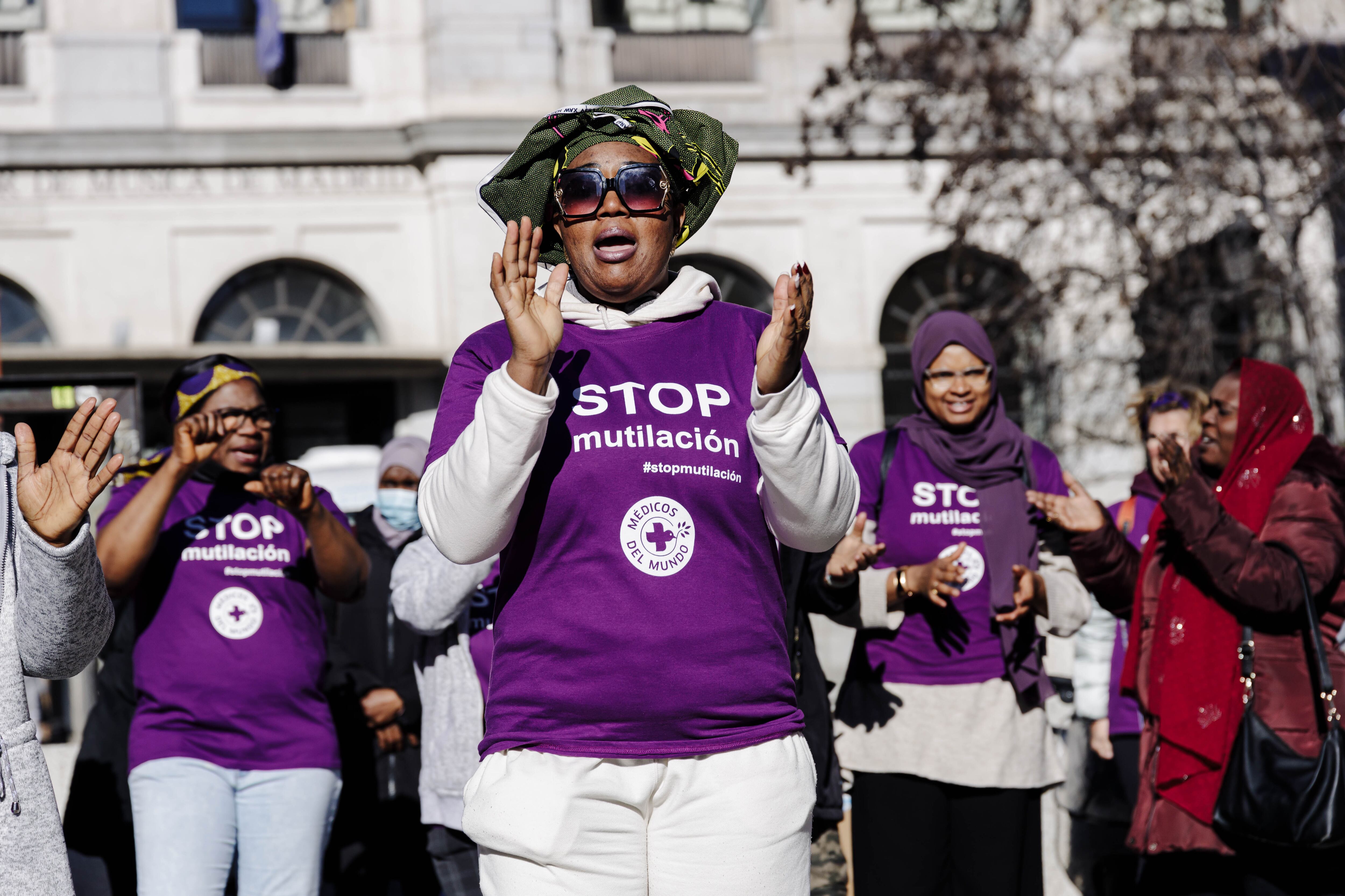 Un grupo de mujeres durante un acto para conmemorar el Día Internacional de la Tolerancia Cero contra la Mutilación Genital Femenina. (Carlos Luján/Europa Press)