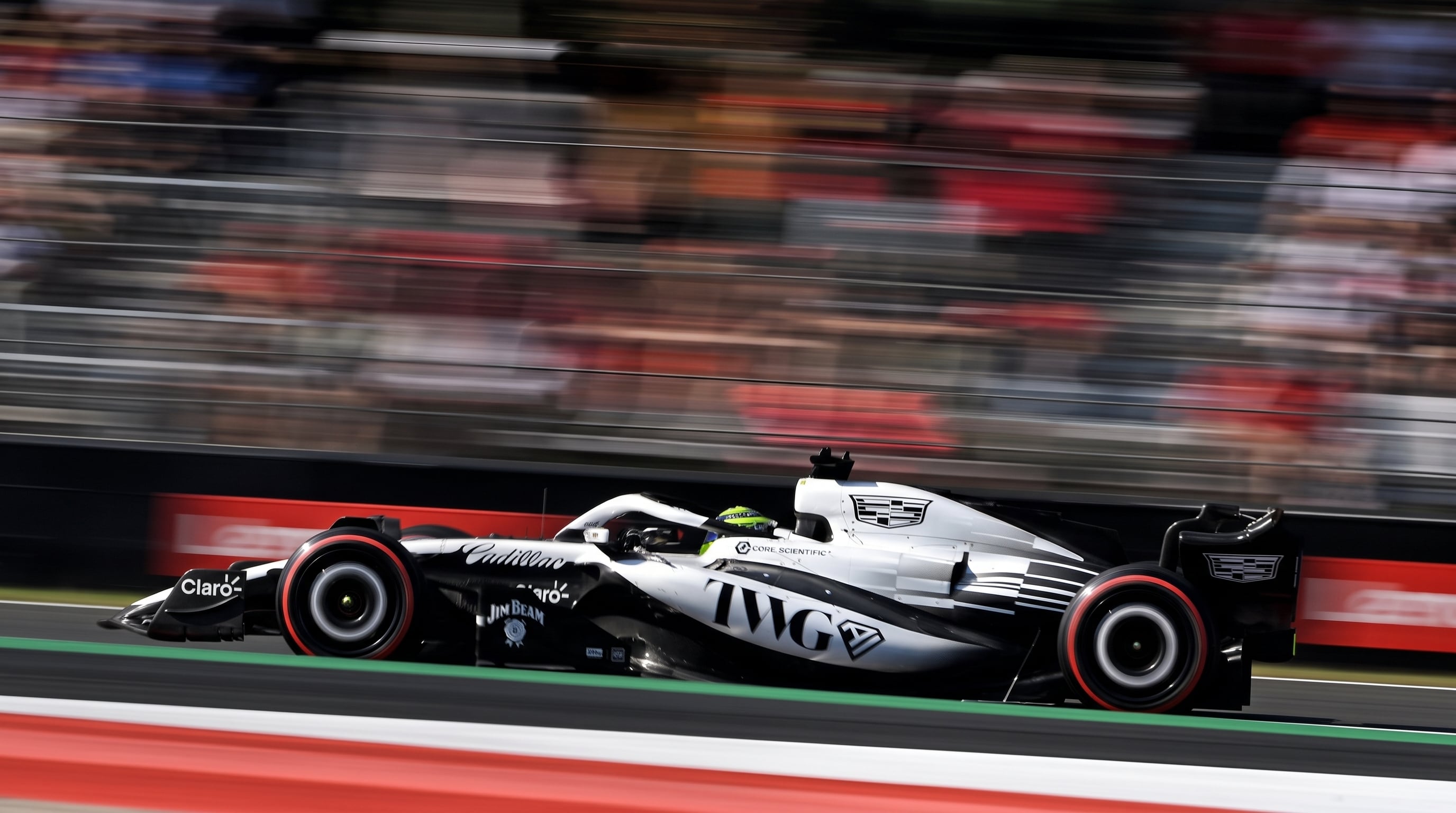 El piloto mexicano terminó P18 al competir con la escudería Cadillac F1. (Imagen Ilustrativa Infobae)