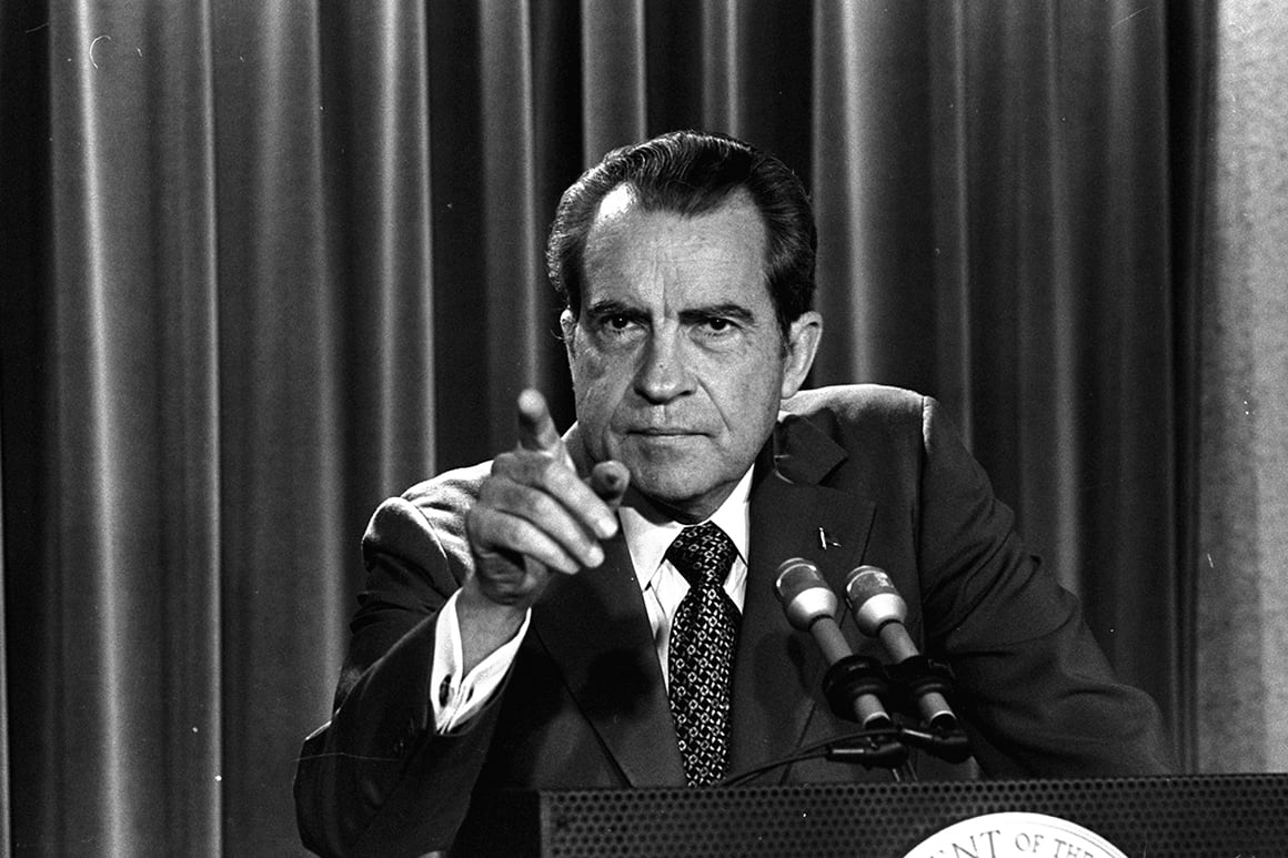 El escándalo Watergate terminaría abarcando escuchas ilegales, utilización de organismos estatales con fines políticos, presiones constantes y un esfuerzo sistemático por controlar los daños (AP Photo/Charles Tasnadi)