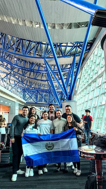 Inicia el período de recepción de solicitudes para participar en el programa de intercambio profesional de la Iniciativa Jóvenes Líderes de las Américas (YLAI). Los participantes viajan a los Estados Unidos para hacer prácticas profesionales de cuatro semanas en empresas de distintas ciudades estadounidenses.