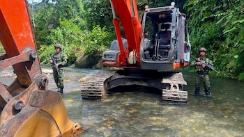 Ejército golpeó finanzas del Clan del Golfo con operativos contra minería ilegal en Antioquia: obtenían hasta 18.000 gramos mensuales de oro