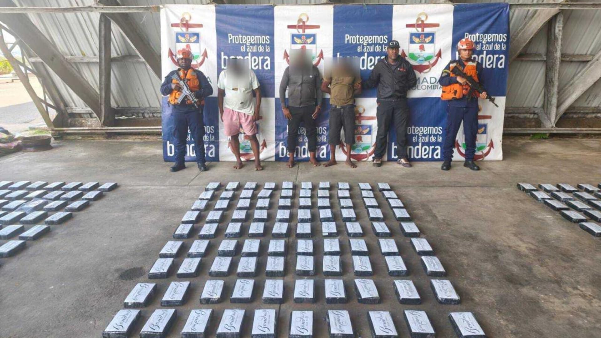 En video: Armada incautó 1,2 toneladas de cocaína ocultas entre cavas de pescado en el Pacífico colombiano