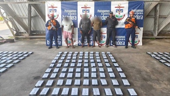 En video: Armada incautó 1,2 toneladas de cocaína ocultas entre cavas de pescado en el Pacífico colombiano