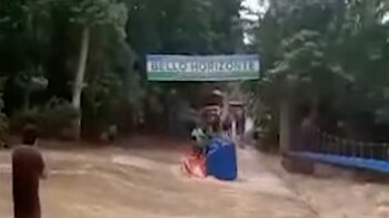 Tarapoto: Mototaxi con pasajeros es