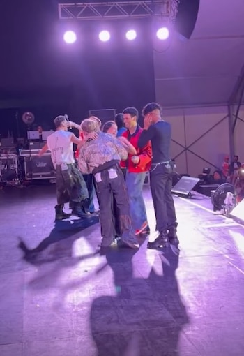 Zaca TV e Santos Bravos juntos em Lima: esse foi o encontro que empolgou a torcida. Navio: @giameier.