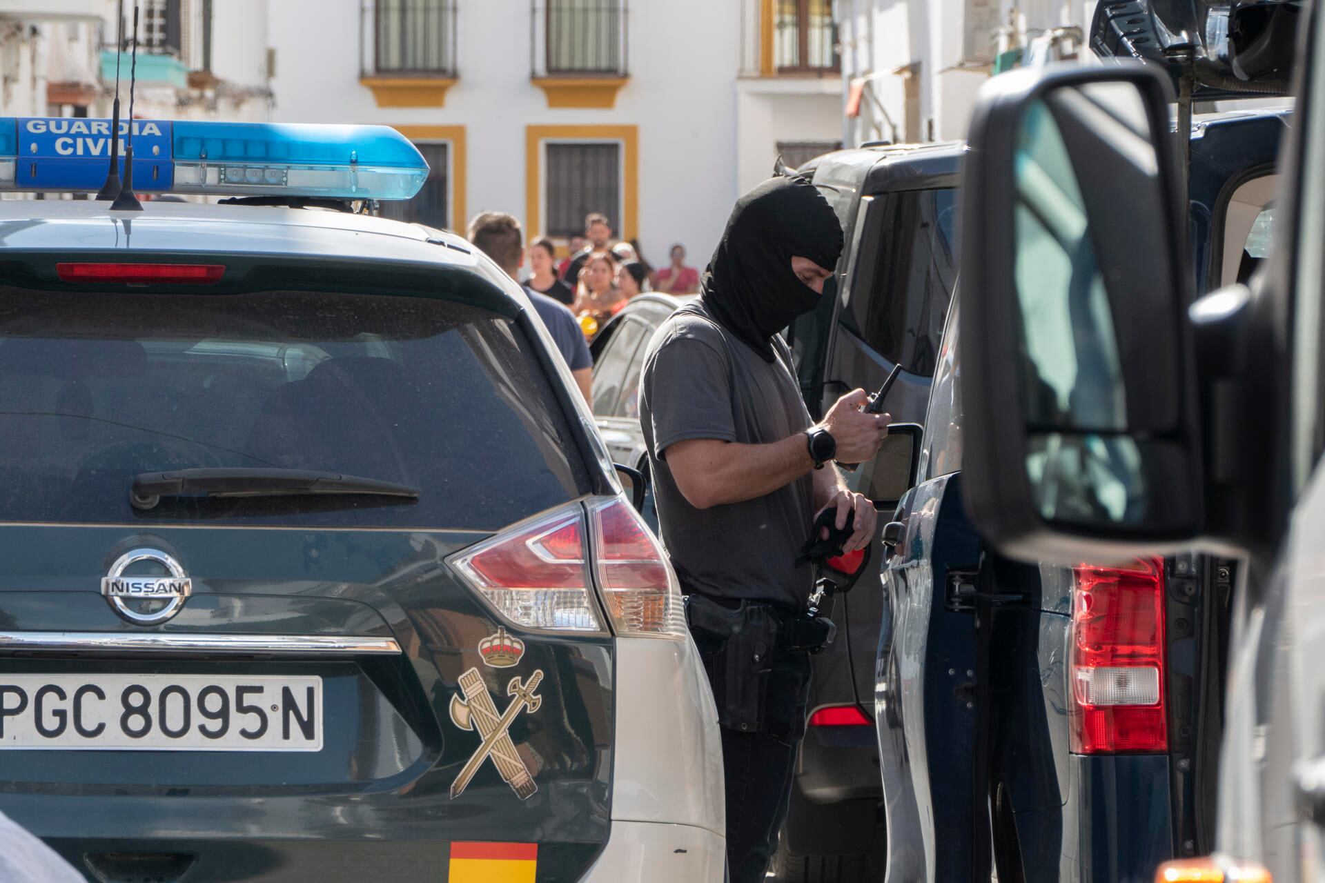 Se entrega a la policía un hombre de 56 años tras atrincherarse durante casi doce horas después de asesinar presuntamente a su pareja en La Campana (Sevilla)