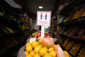 Algunos comercios comienzan a abrir,