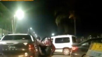 Violencia callejera: atacó a batazos