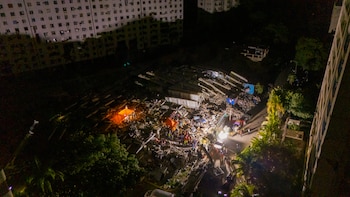 La misión humanitaria de El Salvador mantiene la búsqueda en edificios colapsados con tecnología avanzada, binomios caninos, 300 especialistas y 150 toneladas de equipos y suministros. (Foto: Secretaría de Prensa de la Presidencia)