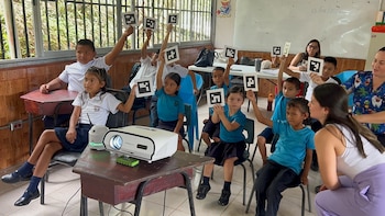 TOMi8 busca llevar tecnología educativa a aulas sin internet y detectar rezagos de aprendizaje en Costa Rica