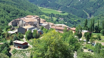 El pueblo de moda para comprar casas en el Pirineo: 89.000 euros por viviendas reformadas de tres habitaciones