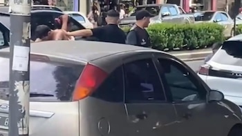 Vecinos golpearon a un joven