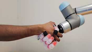 Otras manos robóticas permiten solo