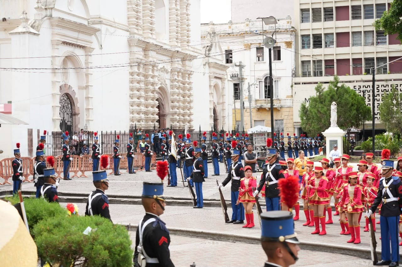 Mientras el 15 de septiembre recuerda la proclama regional, el 28 de septiembre marca el compromiso formal de Tegucigalpa con el proceso.