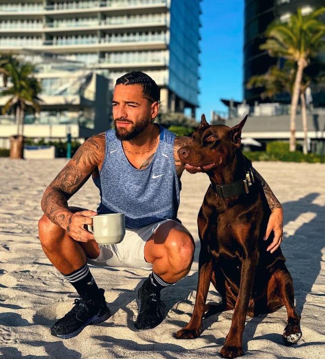 El cantante ha presumido en redes la cercanía que tiene con su mascota - crédito @buda.licious / Instagram