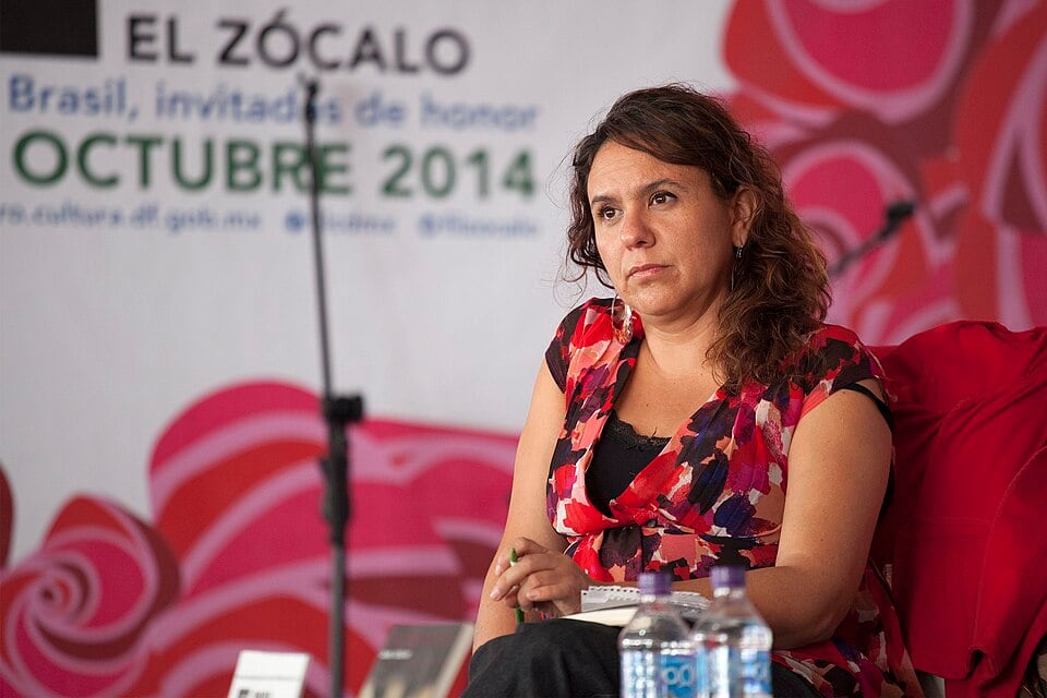 Marcela Turati es reconocida por documentar a víctimas del narcotráfico, investigar desapariciones y examinar la actuación de las autoridades ante esos crímenes en México. Crédito: Wikimedia Commons