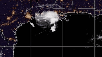 La tormenta tropical Edouard tocó tierra en Texas: alerta por inundaciones en Houston y Port Arthur