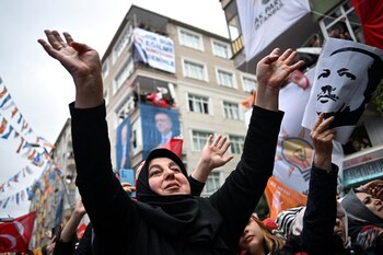 Manifestantes en apoyo a Erdogan