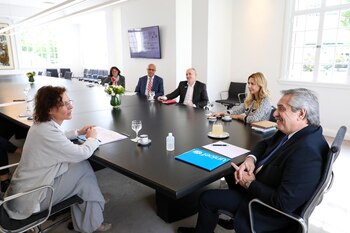 Alberto Fernández y su pareja,