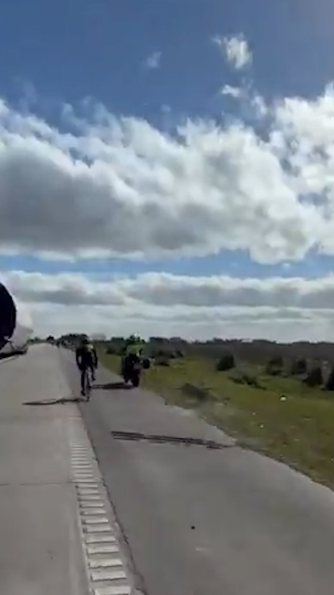 El operativo policial escoltaba un camión con una estructura de grandes dimensiones cuando ocurrió el incidente en la Ruta 6