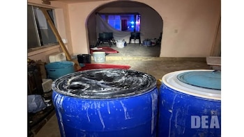 Desmantelan narcolaboratorio y confiscan más de 900 kilos de droga en California: hay 5 mexicanos detenidos. DEA San Francisco