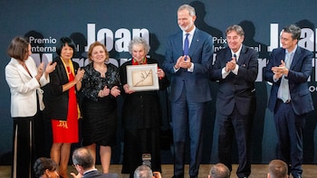 El rey de España agradece a Margaret Atwood INTERIOR