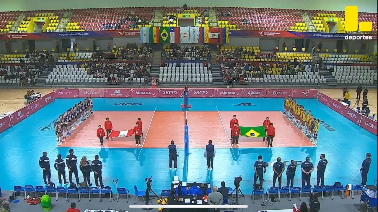 Perú y Brasil se encuentran en la cancha de juego para disputar la primera semifinal del Sudamericano Sub 17 de vóley 2025.