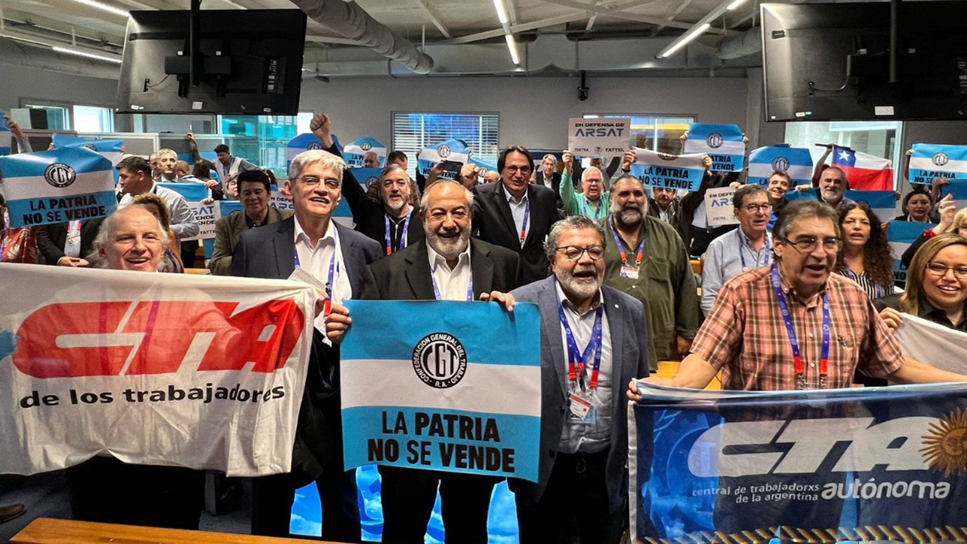 Los dirigentes de la CGT Gerardo Martínez y Héctor Daer con sus pares de las dos CTA, en un acto realizado en la OIT hace dos años