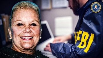 Retrato de una mujer sonriente junto a una persona con chaqueta azul con las letras FBI en amarillo frente a un ordenador