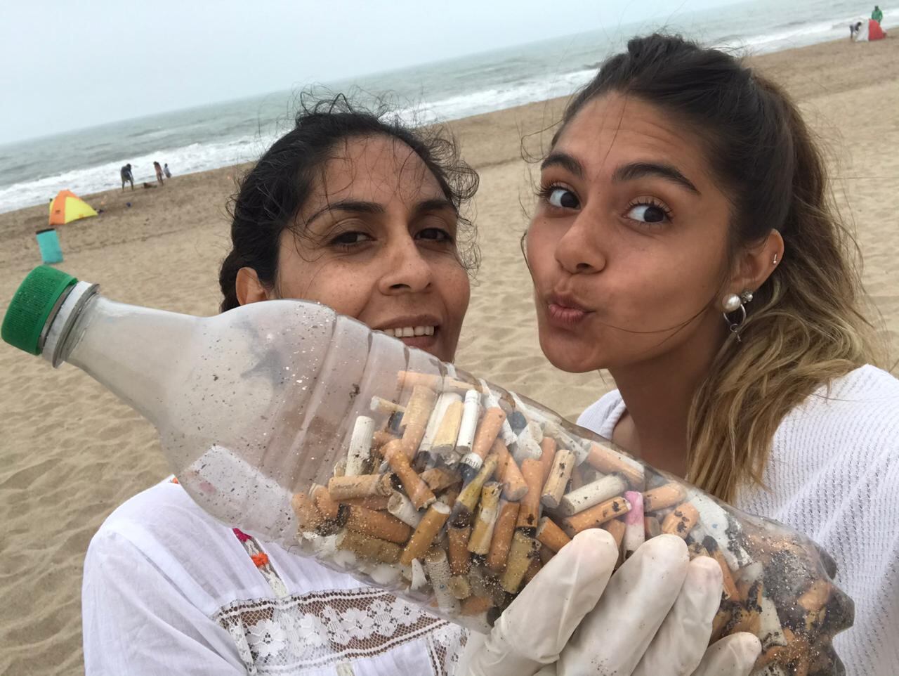 Una colilla de cigarrillo tarda 18 meses en degradarse en una playa